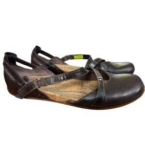 Ahnu Tullia II Flat Dark Brown Leather Sporty Shoes Closed Toe Sandals sz 8